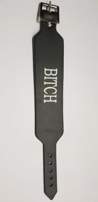 BITCH PRINT LEATHER WRISTBAND BLACK