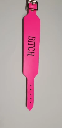 BITCH PRINT LEATHER WRISTBAND PINK