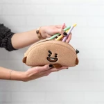 Λούτρινη Κασετίνα Βαρελάκι με 1 Θήκη BTS Shooky 1τμχ Καφέ MARE0127