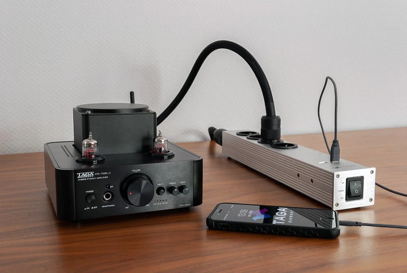 TagaHarmony PF-400USB Φίλτρο ρεύματος & USB - Black