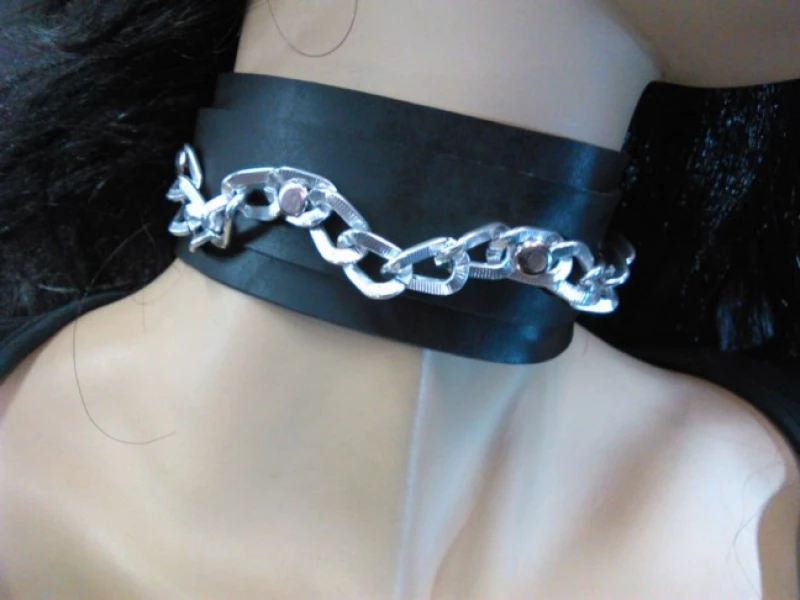 BDSM Περιλαίμιο από δέρμα και με διακοσμητική φαρδιά αλυσίδα