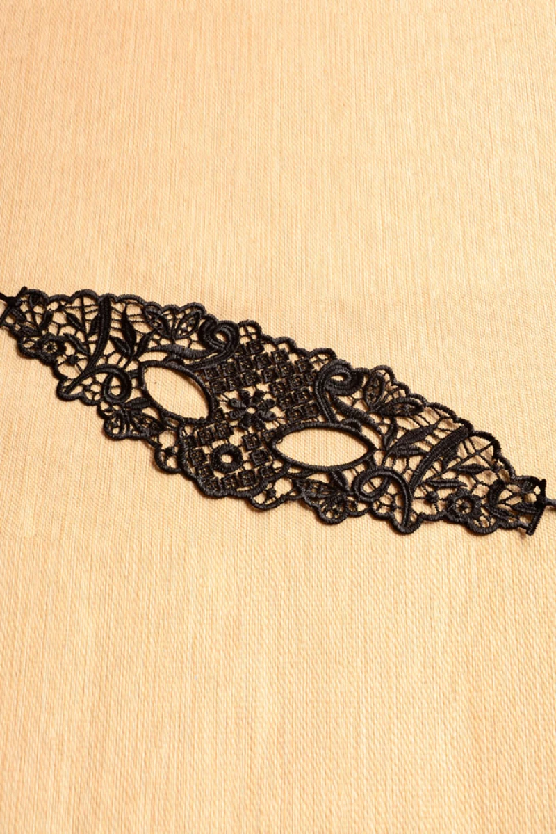Fashion Hollow-out Lace Mask