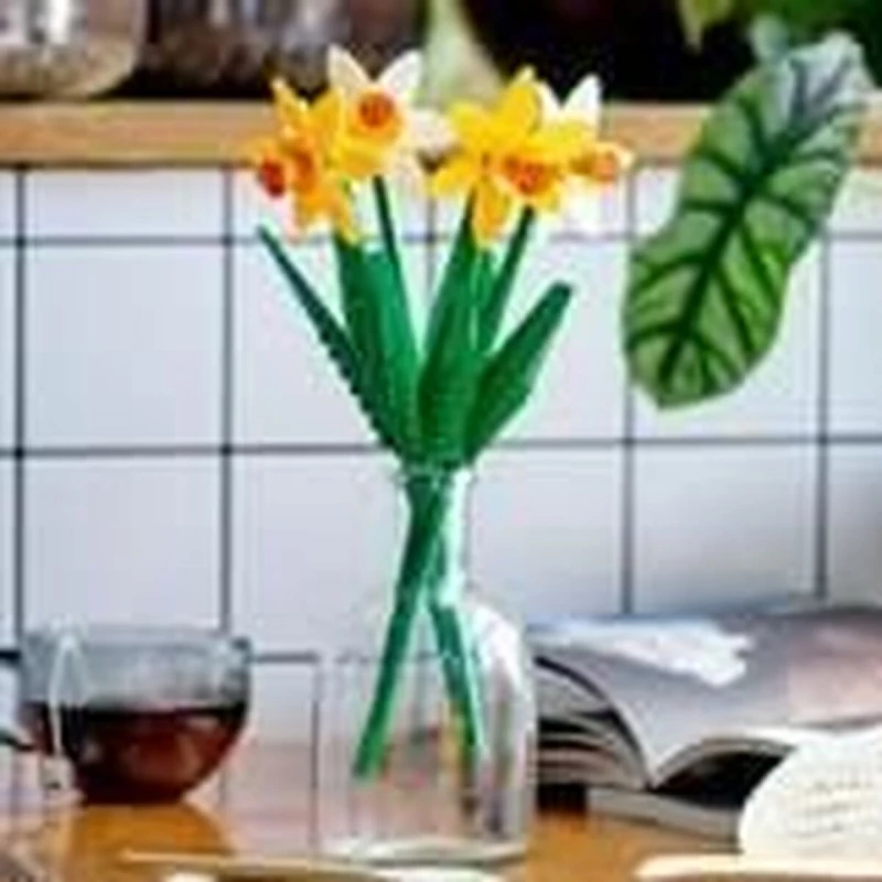 LEGO®: Daffodils Celebration Gift (40747)