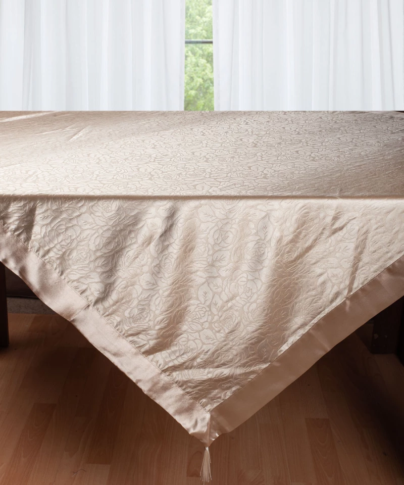 Σατέν τραπεζοκαρέ 2009 λουλούδι (130cm x 130cm) μπέζ - -