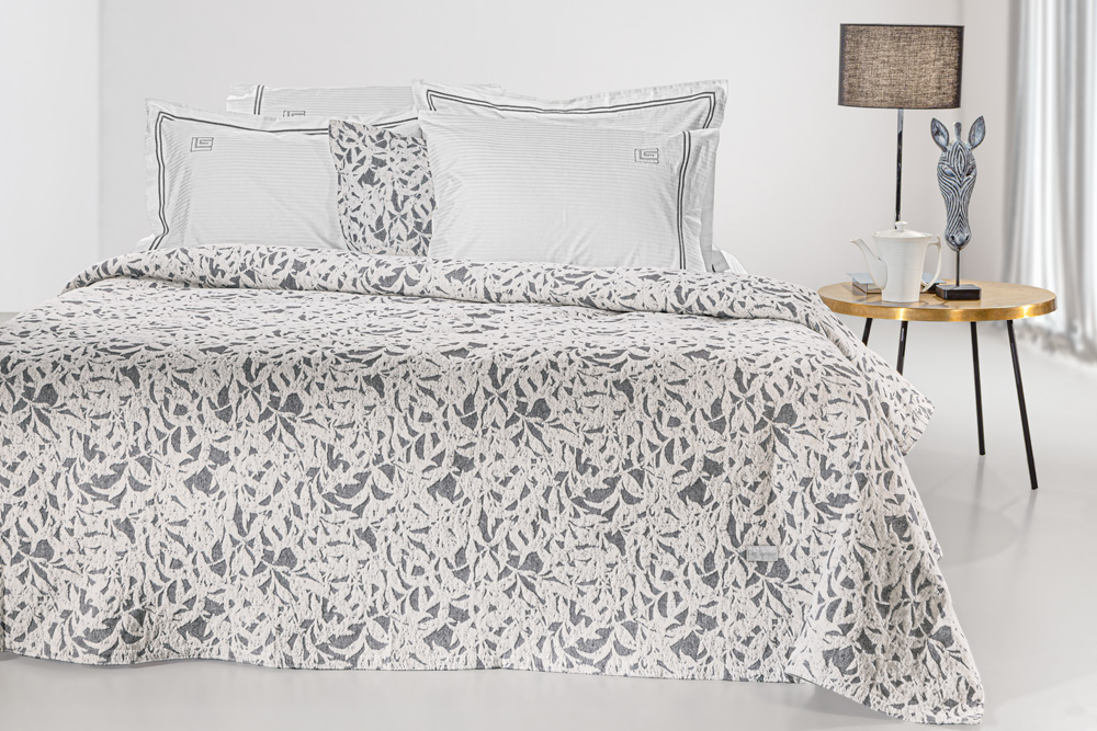 Κουβέρτα Blossom Smoke 260x250- Guy Laroche