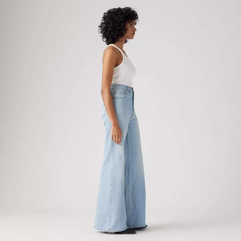Levi’s® Woman Ribcage Bell Jeans