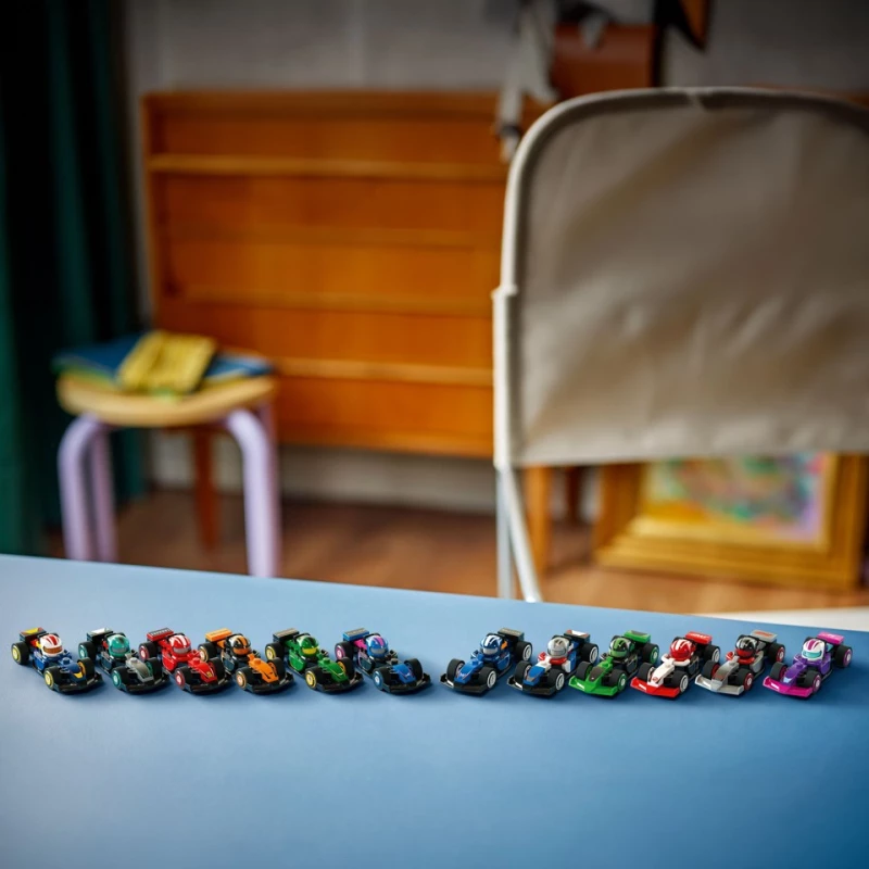 LEGO Mini figures - Mini figures F1 Cars 36pcs. box  (71049) / Toys