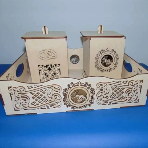 Intra απο ξύλο plywood 3mm-4mm πάχος – Διακοσμητικός ξύλινος δίσκος σερβιρίσματος με δύο κουτιά δώρο για ζευγάρι 25x30 cm INTRAVECTRY-MY559093