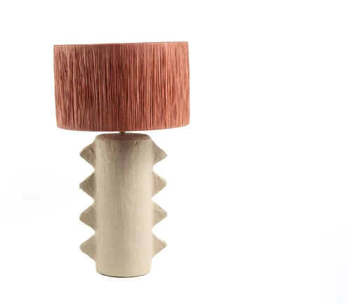 Miela Raffia επιτραπέζιο φωτιστικό λαμπατέρ με χειροποίητη τεχνική papier mache και νήμα raffia με μπεζ και τερακότα απόχρωση 34x52 εκ