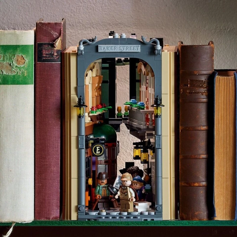 LEGO - Icons - Sherlock Holmes: Book Nook (10351) / Toys
