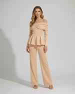 Σετ off-shoulder μπλούζα με peplum και παντελόνι ίσιας γραμμής