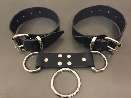 BDSM Δερμάτινες χειροπέδες χεριών