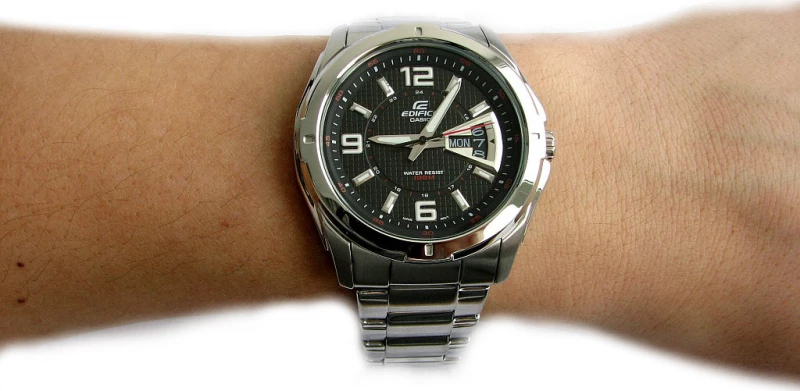 Casio Ρολόι με Μεταλλικό Μπρασελέ σε Ασημί χρώμα