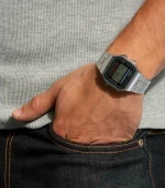 Casio Ψηφιακό Ρολόι Χρονογράφος με Μεταλλικό Μπρασελέ σε Ασημί χρώμα