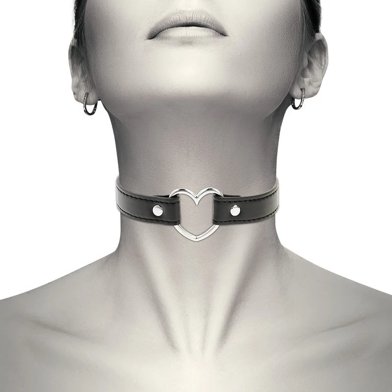 Coquette Hand Crafted Choker Heart Black