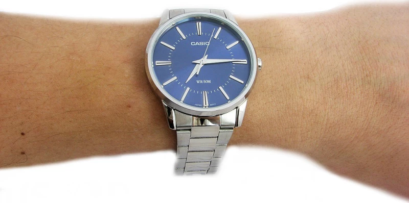 Casio Ρολόι MTP-1303D-2AVEF με Μεταλλικό Μπρασελέ σε Ασημί χρώμα