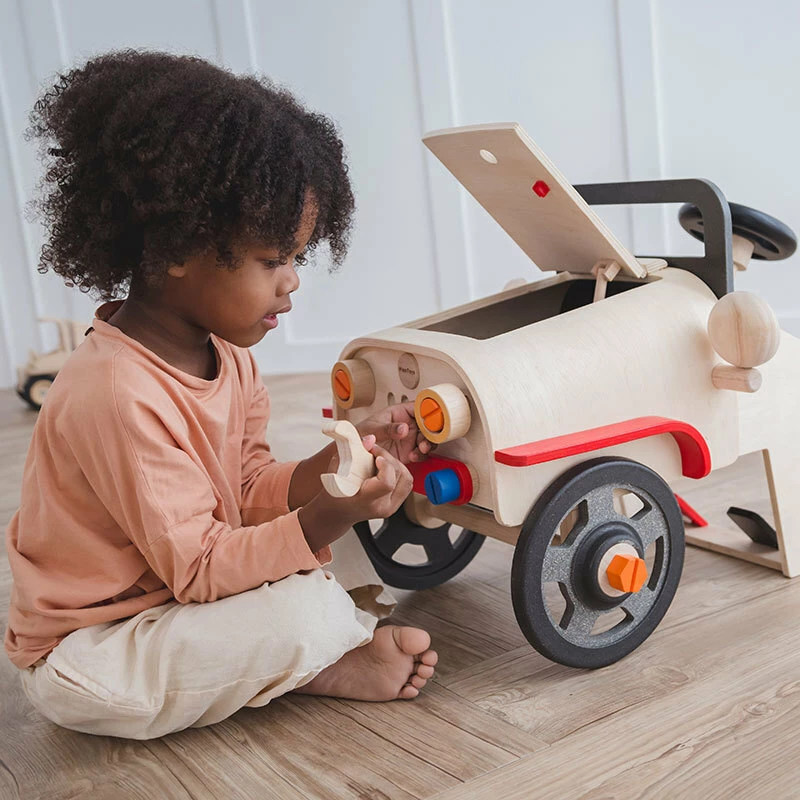 Plan Toys Car's Engine