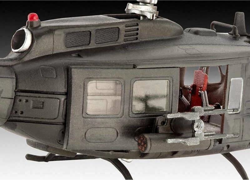 Revell UH-1H Gunship 1/100