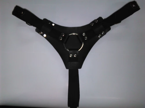 BDSM Ζώνη-Strap on από δέρμα και με μια τρύπα