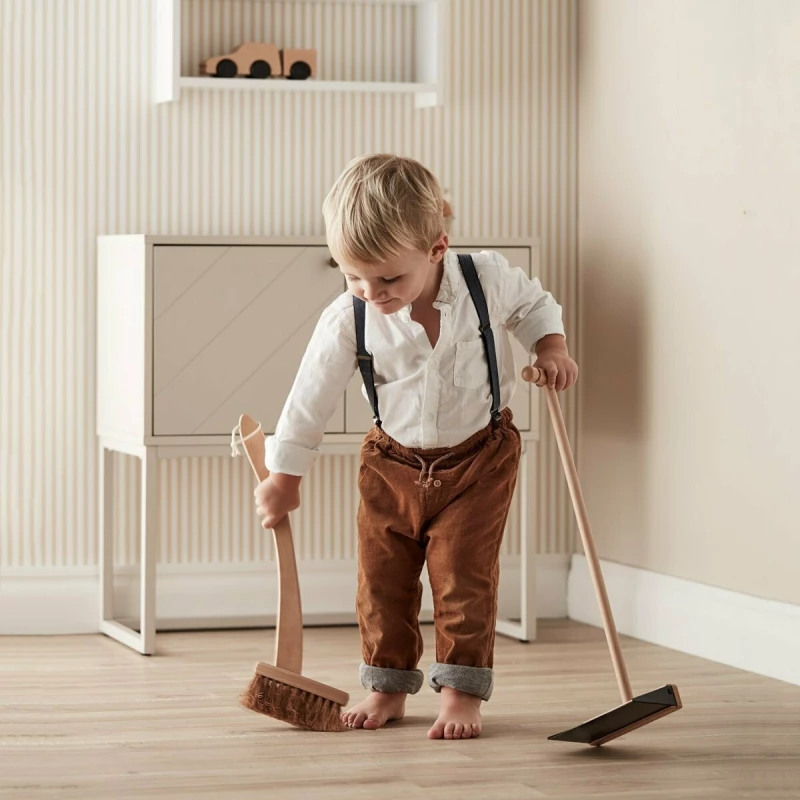 Kids Concept Ξύλινη Σκούπα με Φαράσι