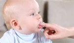 Babyono δαχτυλική οδοντόβουρτσα άσπρη