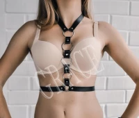 BDSM Περιλαίμιο με ενωμένους μεταλλικούς κρίκους.