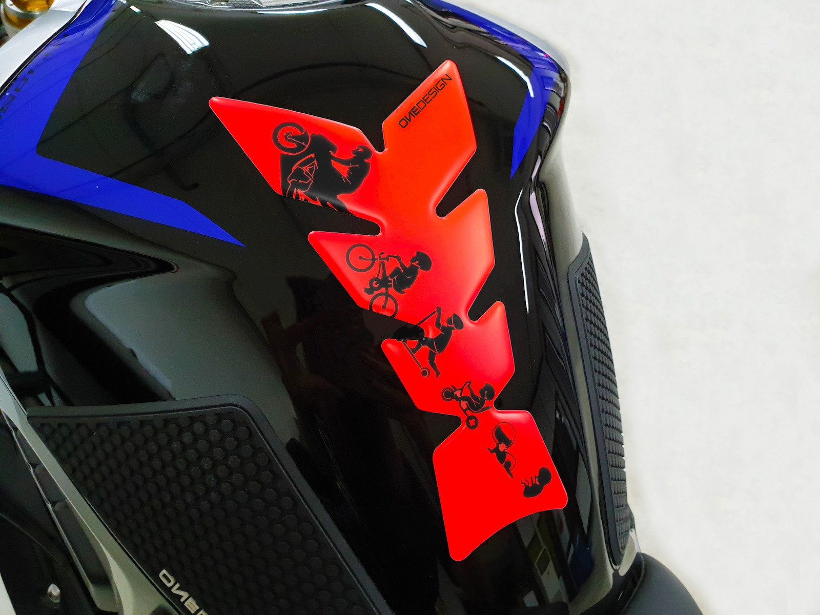 ΑΥΤΟΚΟΛΛΗΤΟ ΡΕΖΕΡΒΟΥΑΡ CGMOON20P BIKER'S EVOLUTION RED UNIVERSAL TANKPAD| PRINT