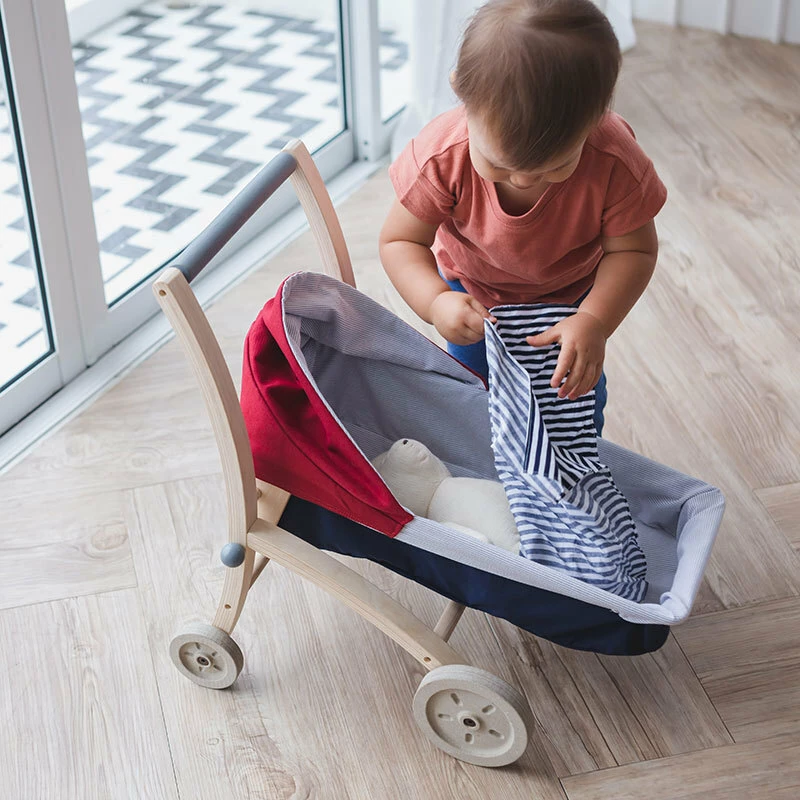Plan Toys - Ξύλινο Καροτσάκι μωρού 3496