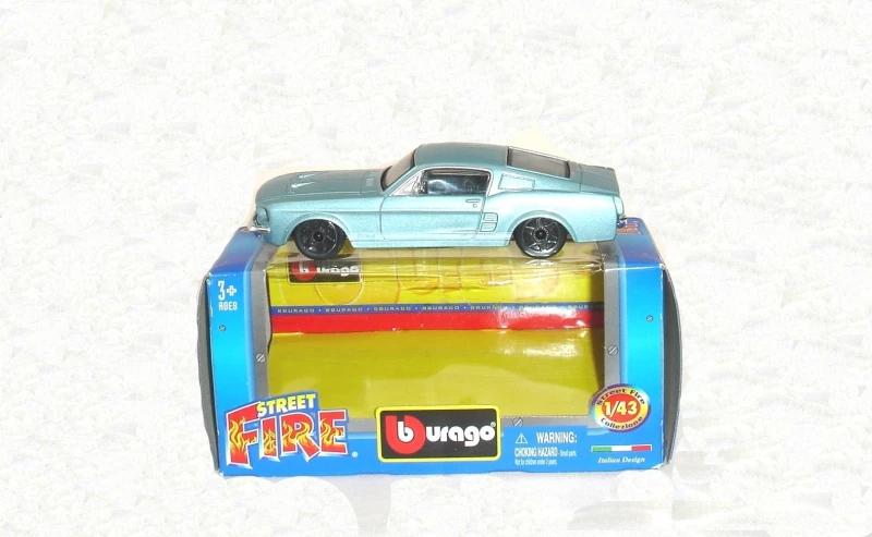 Bburago 1:43 Street Fire