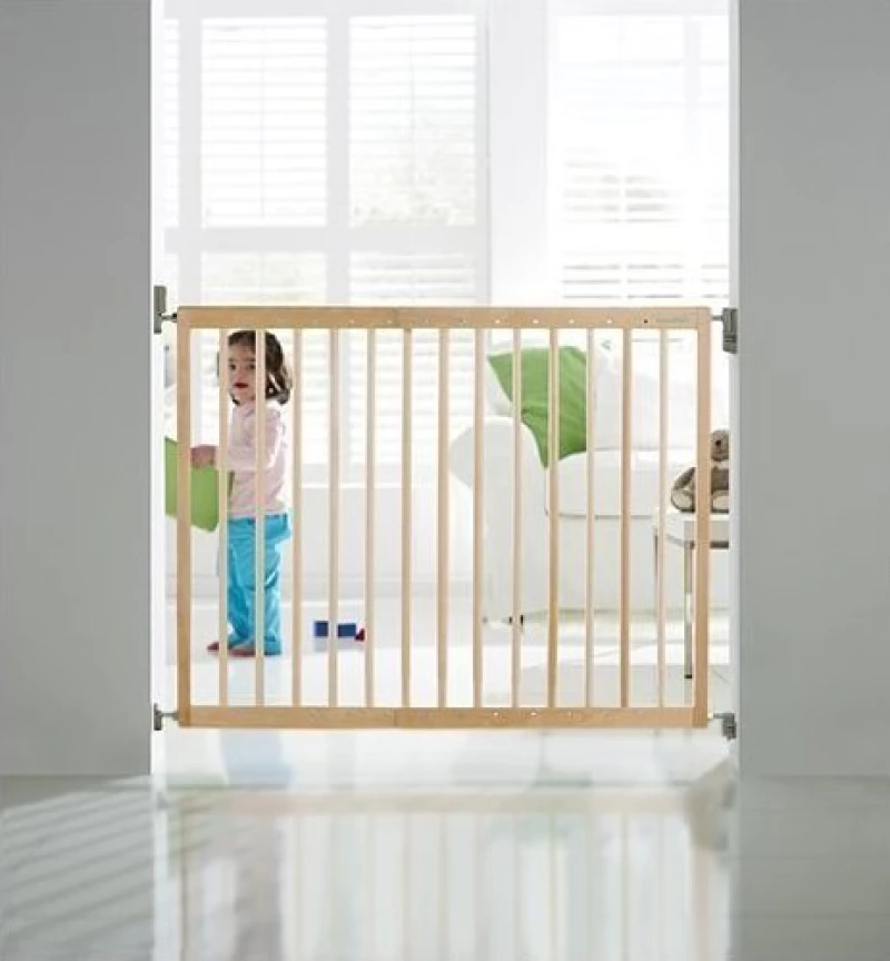 Munchkin Extending Wooden Safety Gate
