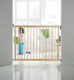 Munchkin Extending Wooden Safety Gate