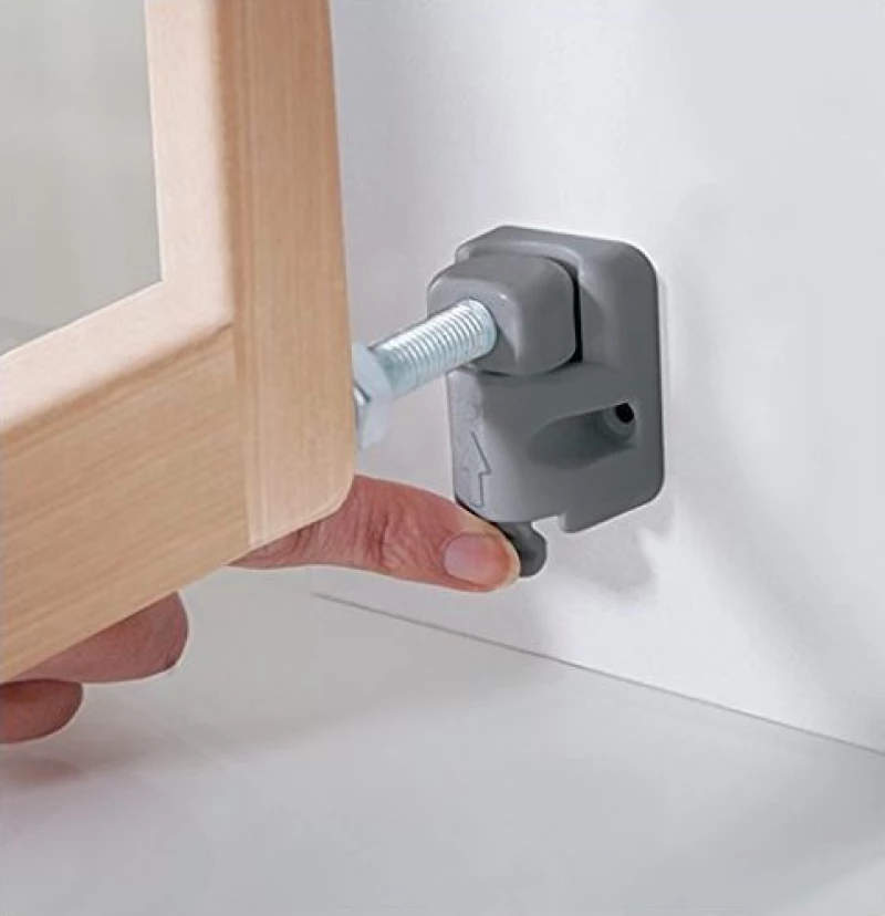 Munchkin Extending Wooden Safety Gate