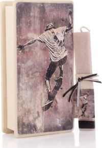 Πασχαλινή αρωματική λαμπάδα Skate και διακοσμητικό κουτί χειροποίητο 25x13x7 εκ