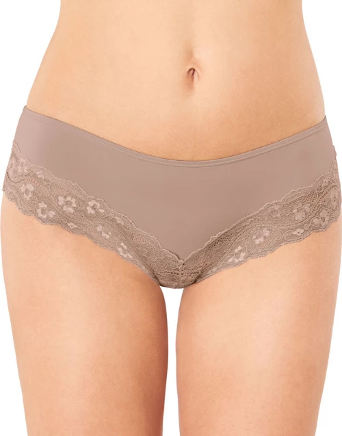 Triumph Lovely Micro Hipster Slip με Δαντέλα σε Μπεζ χρώμα