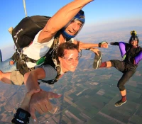 Tandem skydiving από τα 8.000 πόδια για 2 άτομα