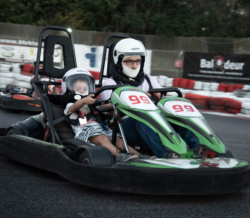 8΄ Οδήγηση 2 διθέσια Karts 2 ενήλικες & 2 παιδιά 3+ ετών