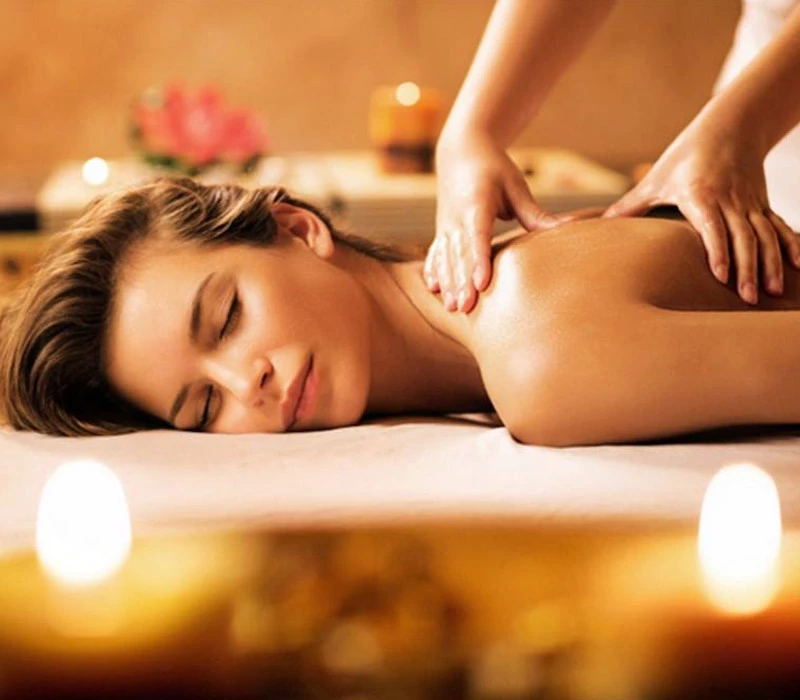 60΄ Massage Pantai Luar, με αρωματισμένα πουγκιά για 1 άτομο