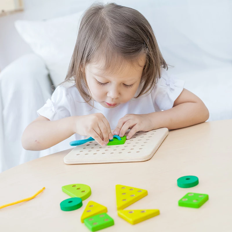 Plan Toys Πινακας Με Κορδονια
