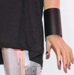 7 ROW PLAIN LEATHER WRISTBAND - BLACK