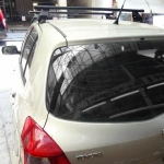 Menabo Μπάρες Οροφής Ατσάλινες για Toyota Yaris για Αυτοκίνητα με Εργοστασιακές Μπάρες (Σετ με πόδια και κλειδαριά)