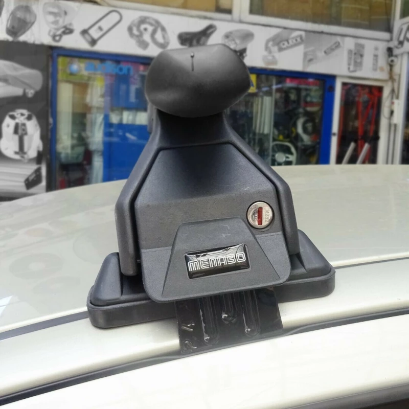 Menabo Μπάρες Οροφής Ατσάλινες για Toyota Yaris για Αυτοκίνητα με Εργοστασιακές Μπάρες (Σετ με πόδια και κλειδαριά)