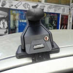 Menabo Μπάρες Οροφής Ατσάλινες για Toyota Yaris για Αυτοκίνητα με Εργοστασιακές Μπάρες (Σετ με πόδια και κλειδαριά)