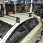 Menabo Μπάρες Οροφής Ατσάλινες για Toyota Yaris για Αυτοκίνητα με Εργοστασιακές Μπάρες (Σετ με πόδια και κλειδαριά)